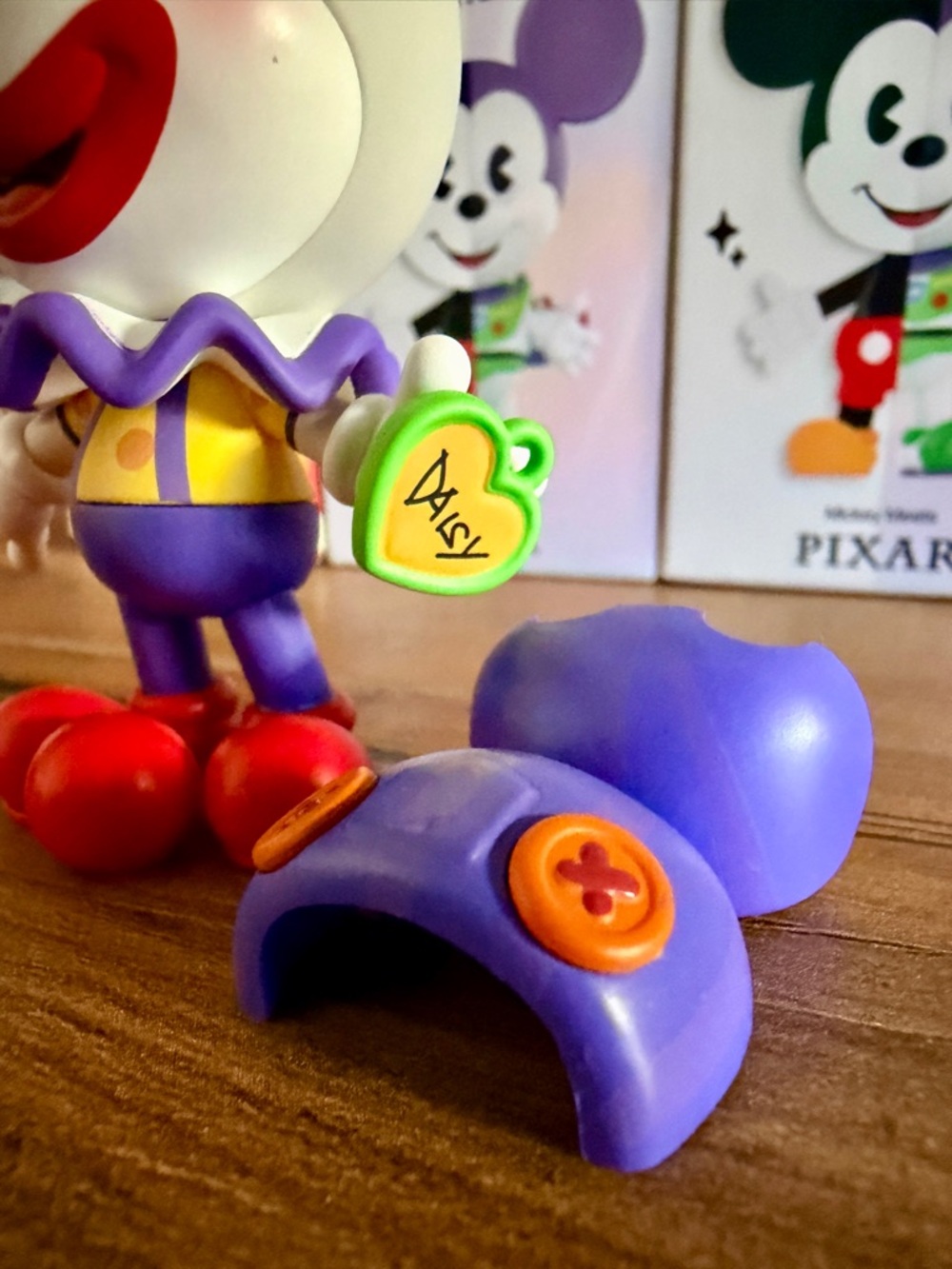 Pop Mart Disney Mickey Meets Pixar - Chuckles - Picture 7 of 9